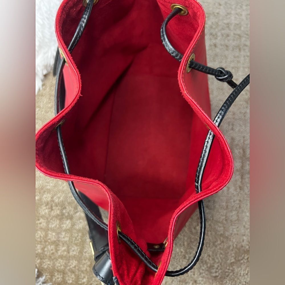 AUTH LOUIS VUITTON EPI LEATHER NOE- BLACK AND RED - Picture 13 of 16